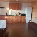 біля лісу з двома спальнями * Slawske