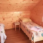 Chalet біля лісу з двома спальнями