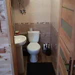 Chalet біля лісу з двома спальнями