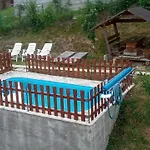 Chalet біля лісу з двома спальнями