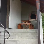 Chalet біля лісу з двома спальнями