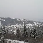 біля лісу з двома спальнями Chalet