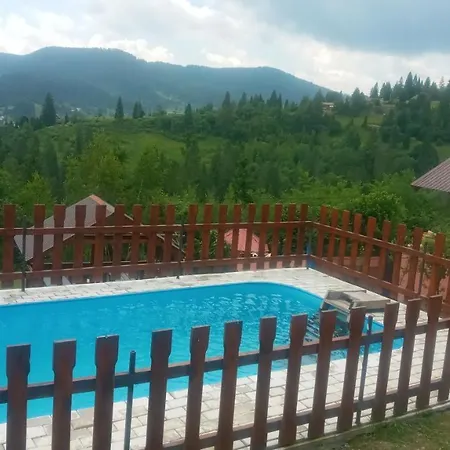 біля лісу з двома спальнями Chalet