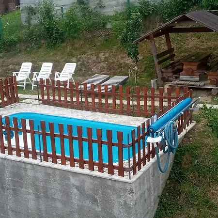 Chalet біля лісу з двома спальнями