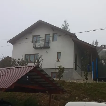 біля лісу з двома спальнями *