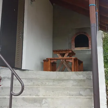 Chalet біля лісу з двома спальнями