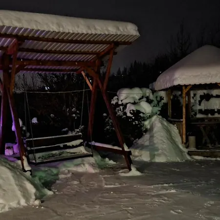 Chalet біля лісу з двома спальнями