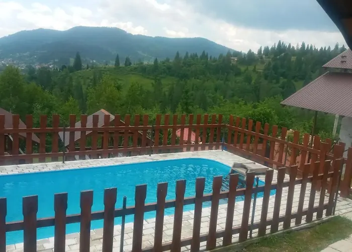 біля лісу з двома спальнями Chalet