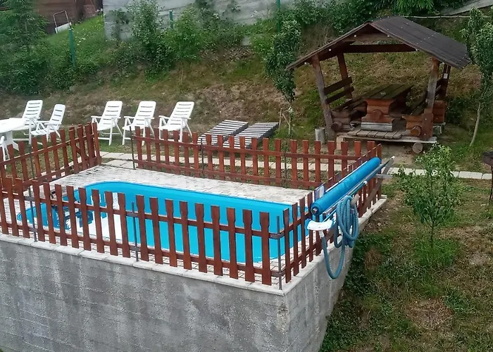 Chalet біля лісу з двома спальнями