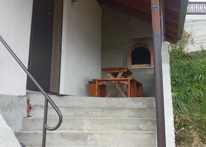 Chalet біля лісу з двома спальнями
